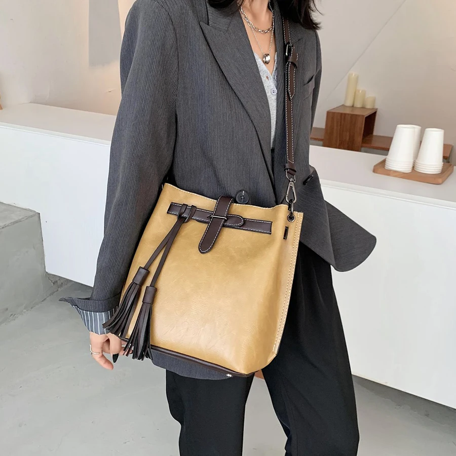 

Small Bucket Bag PU Leather Crossbody Bags Tassel Design Women's Handbag Shoulder Bag Casual Messenger Crossbody Bags Purse