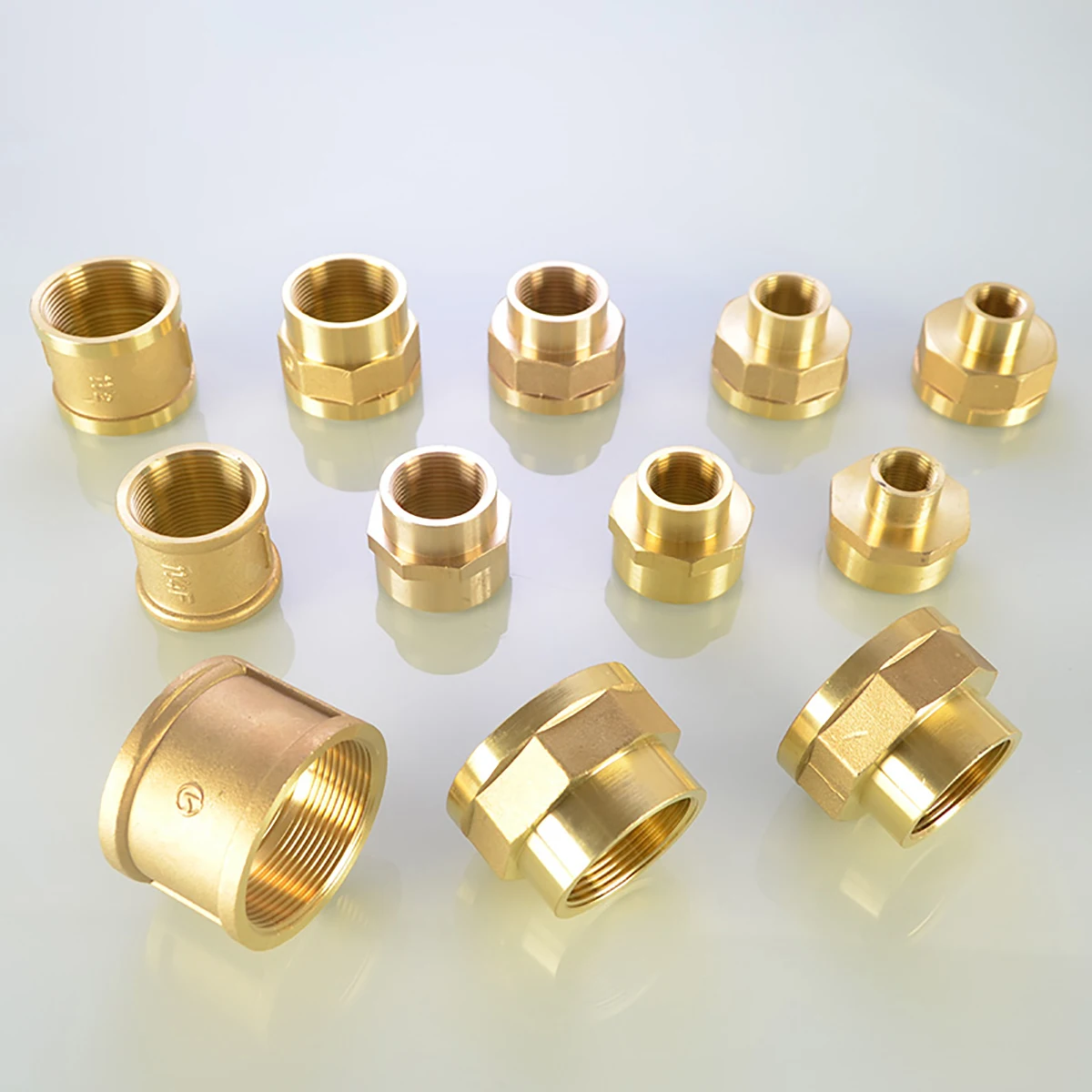 Латунный Соединитель с резьбой «Мама»-«мама» BSP