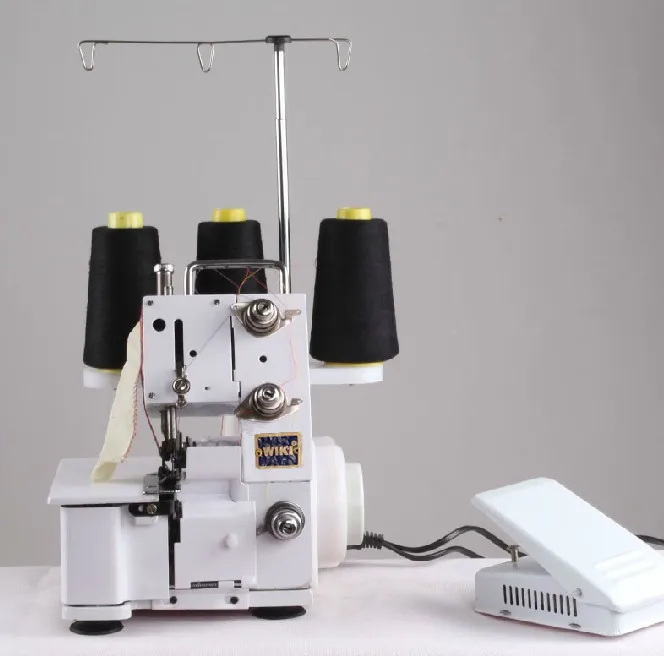 Máquina de costura overlock de três linhas