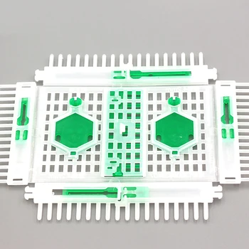 

4PCS New Type Beekeeping Plastic Queen Bee Needle Foldable Cages Beekeeper Cage Two Bees Catcher Holes Tools Equipment Supplies