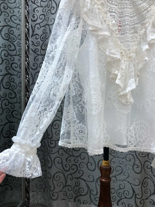 Early Autumn New Woman Round-neck Ear Stitching Lace Embroidery Hollow-out Perspective Long-sleeved Topcoat 829