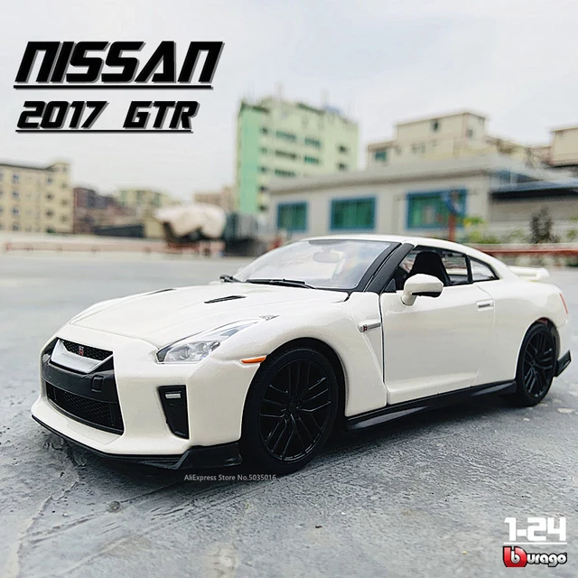 Bburago 1:24 2017 Nissan GTR simulation alloy car model crafts decoration collection toy tools gift white