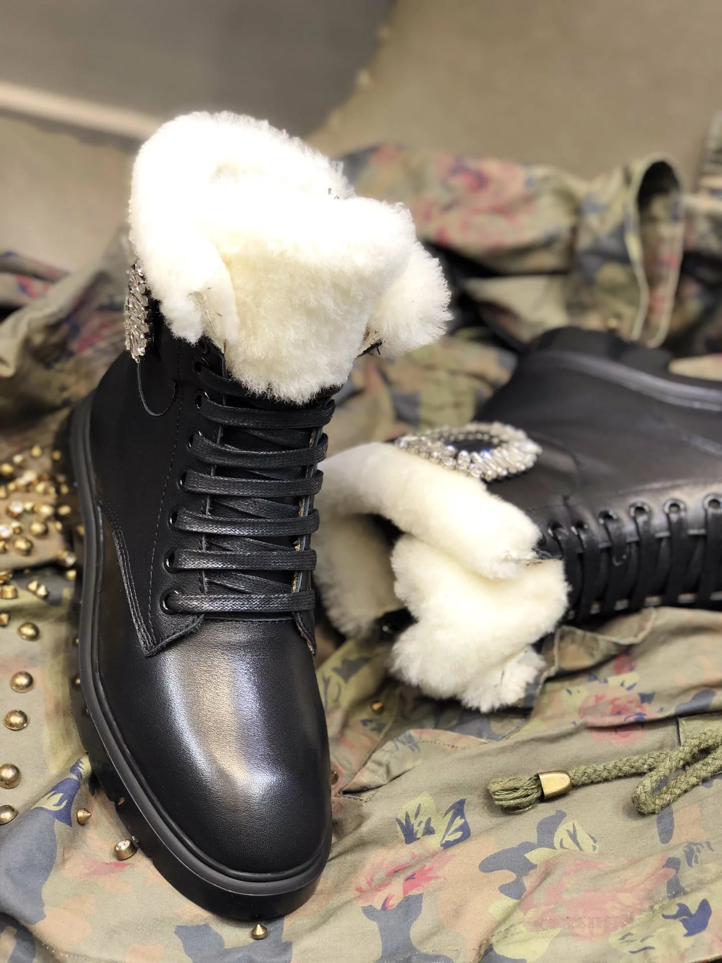 Snow boots warm wool plush Inner women winter ankle boots Flat Platform Rhinestone Martin boots Genuine leather shoes woman