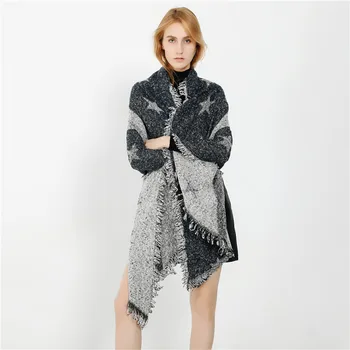 

In autumn and winter the streets of Europe and America are fashionable warm and colorful with simple star patterns and shawls