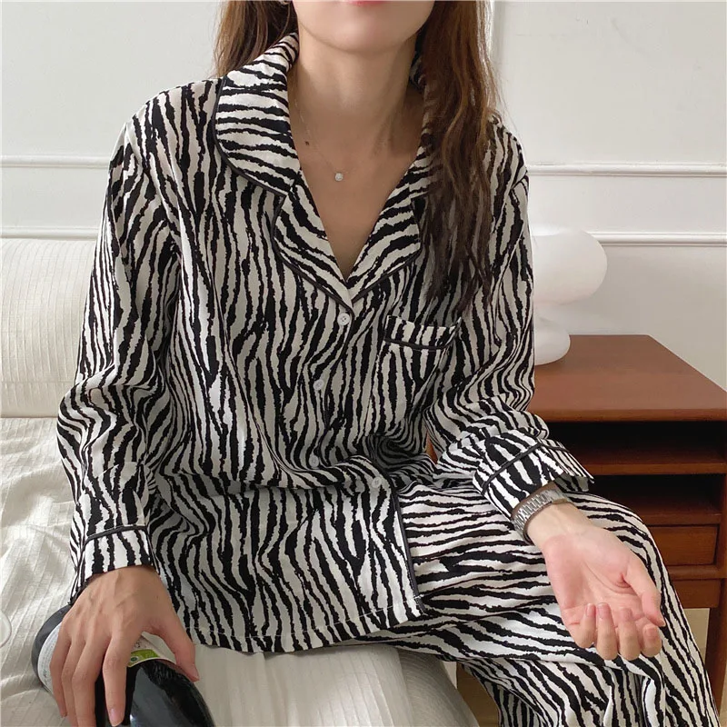 

Pajama Suit Women New Hot Female Pajamas Women's Home Wear New Striped Couple Suits Outside Wear Thailand Cross Female Suit