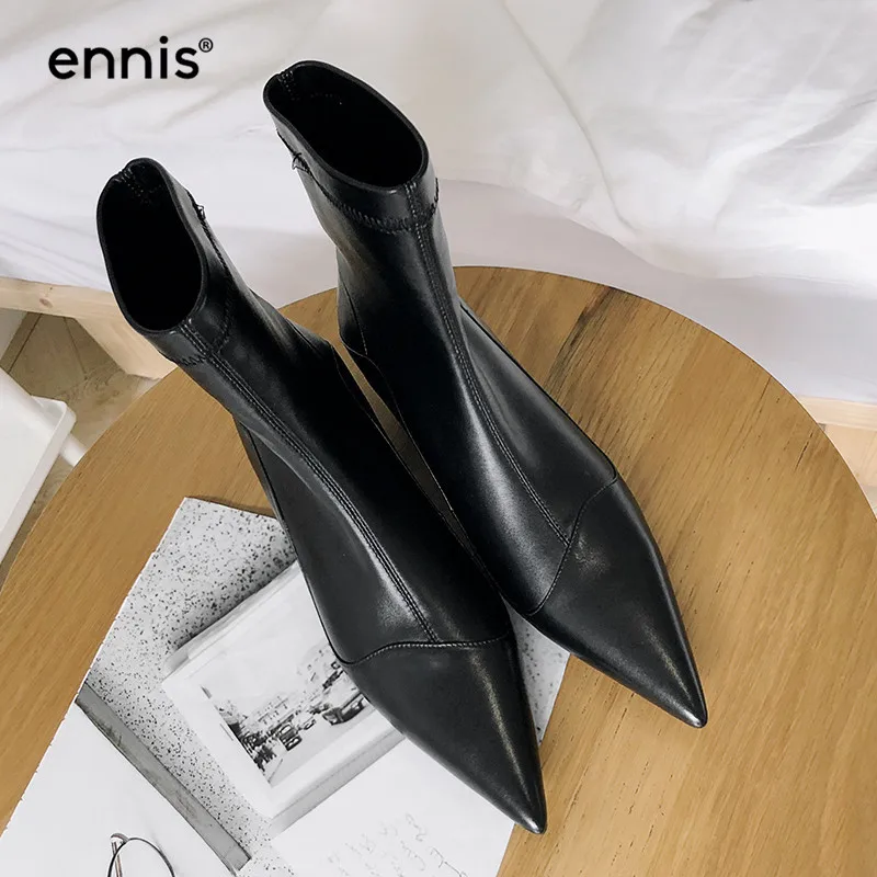 ENNIS/брендовые Черные ботильоны; женские замшевые Стрейчевые ботинки из натуральной кожи; ботинки с острым носком на тонком каблуке; дизайнерская женская обувь; A9225