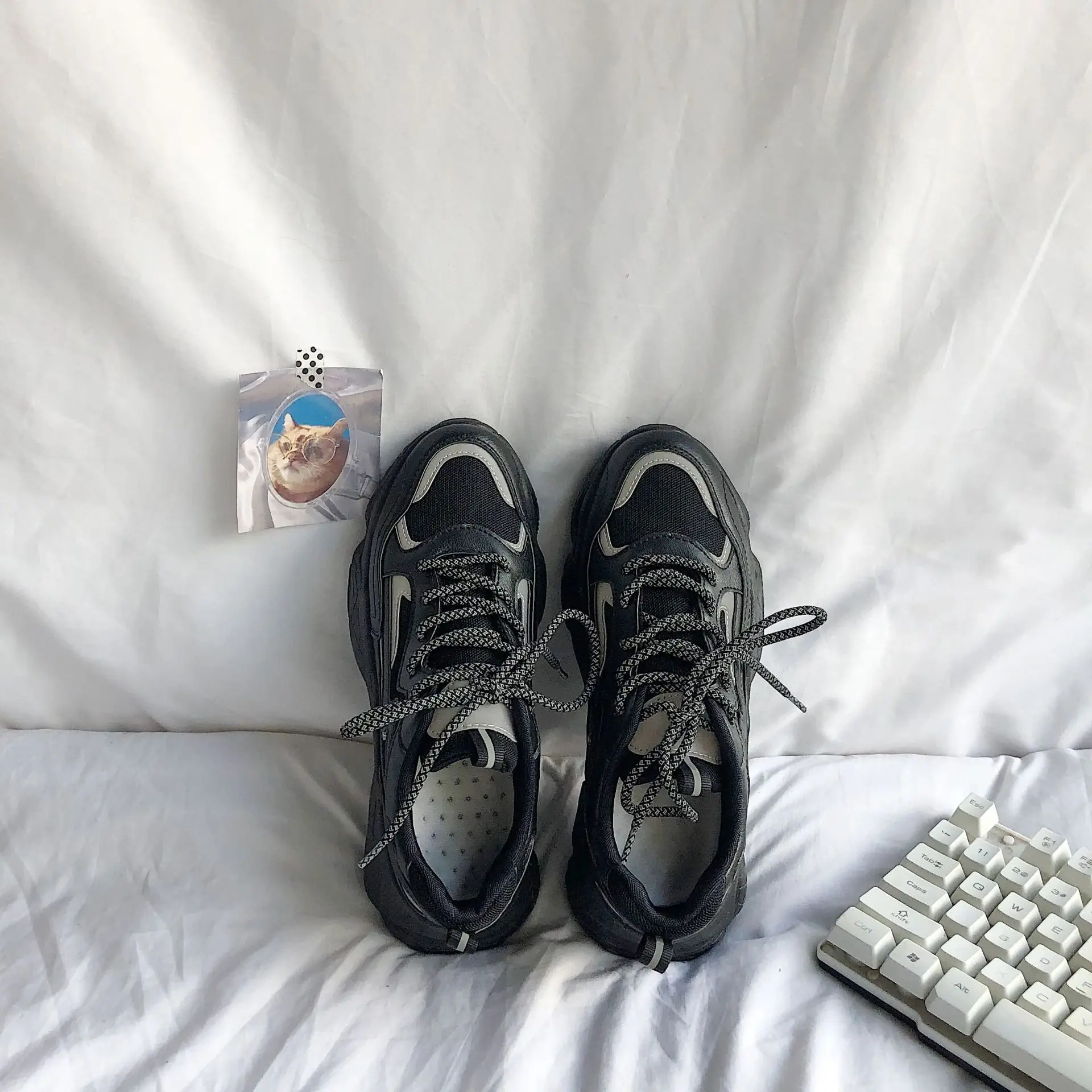 Модные женские кроссовки для тренировок; Новинка года; женская обувь на платформе; обувь из вулканизированной ткани на шнуровке; женская обувь для бега; спортивная обувь для Пап