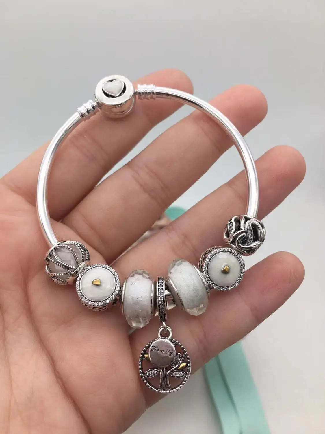 

High quality white heart bead leaf pendant set in sterling silver with original logo jewelry and free shipping.