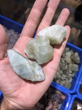

Wholesale 1pcs 100% Natural Green Aquamarines Raw Miner Material Speciment For Warping Cutting, 30mm+