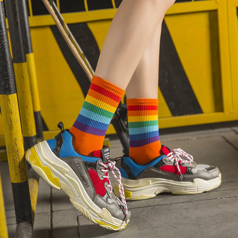Новые осенние и зимние женские носки в радужную полоску, длинные носки, трендовые уличные корейские носки ярких цветов