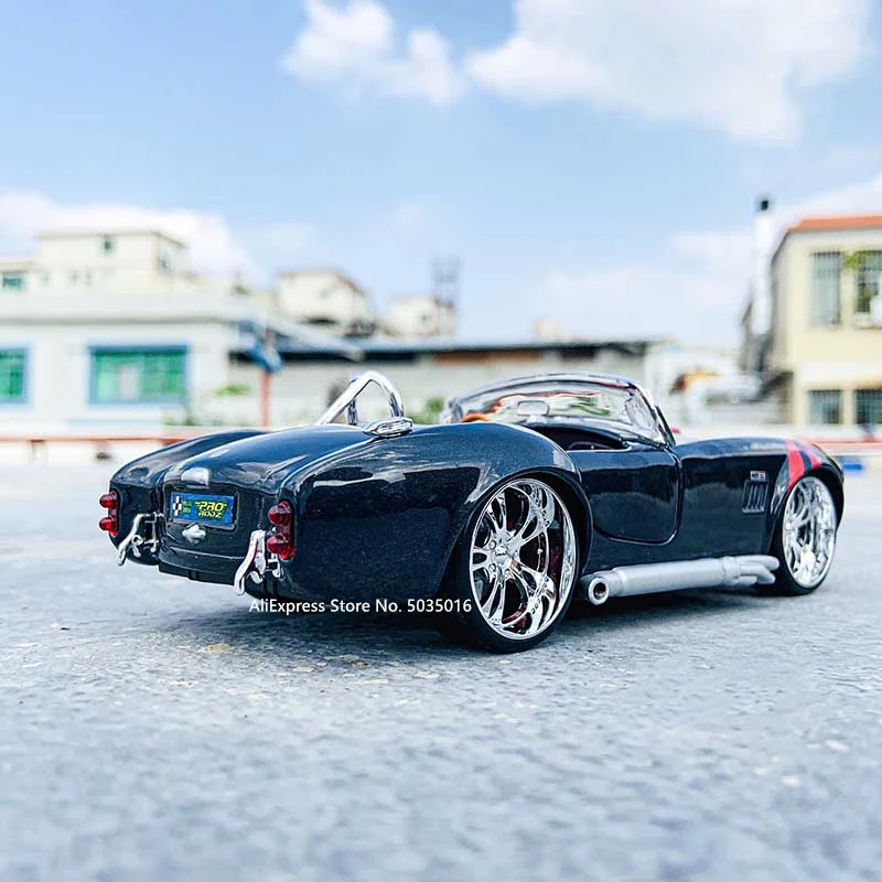 Maisto 1:24 Ford 1965 Shelby Cobra 427 simulation alloy car model crafts decoration collection toy tools gift