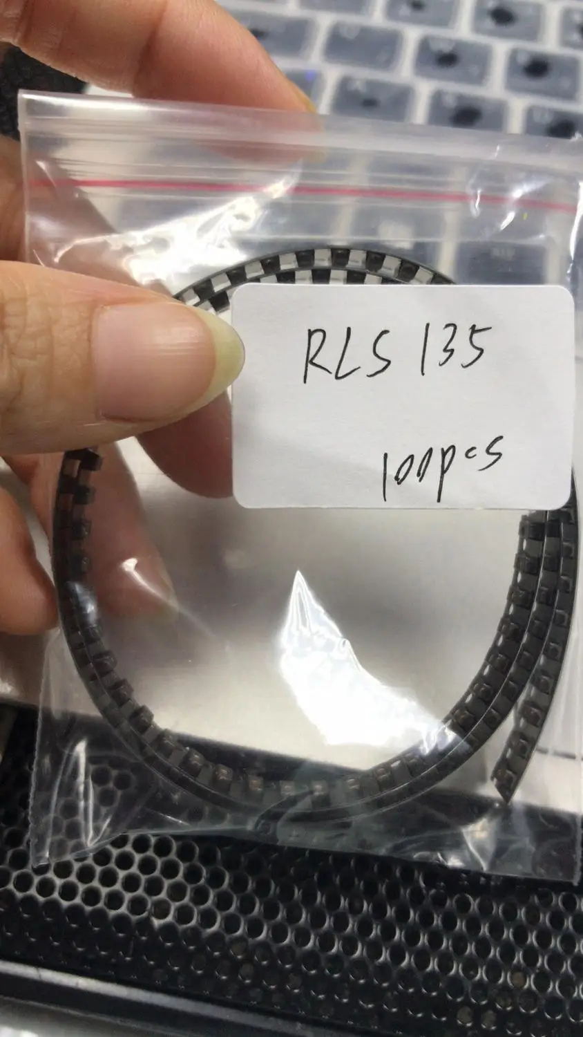 И 100 шт. RLS135 LL34
