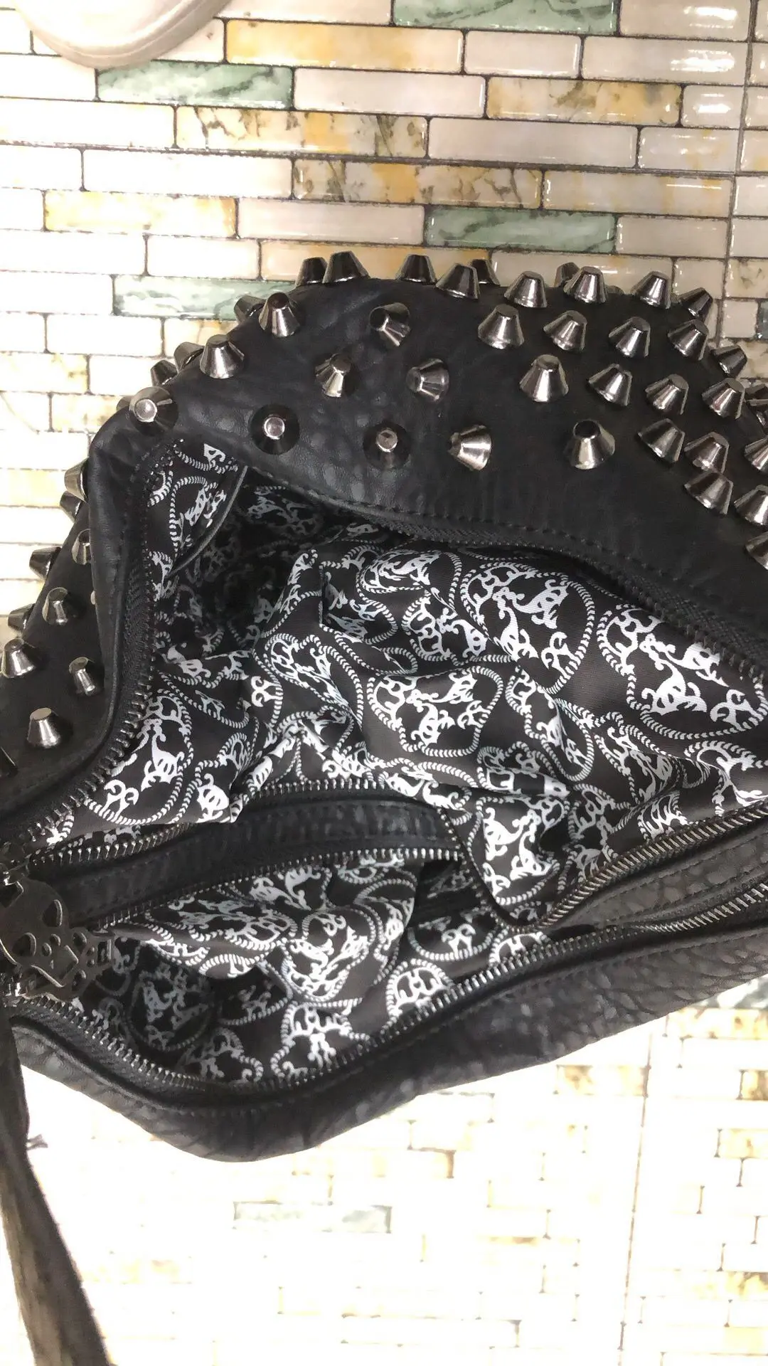 Large Rivet Skull Handbag Women Pu Leather Large Capacity Tote Messenger Shoulder Bag cross body punk hip hop black tote purse