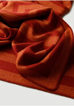 

120 * 130cm 100% pure wool shawl blanket and TV cover blanket for bed and sofa，which can be given as a holiday gift to friends
