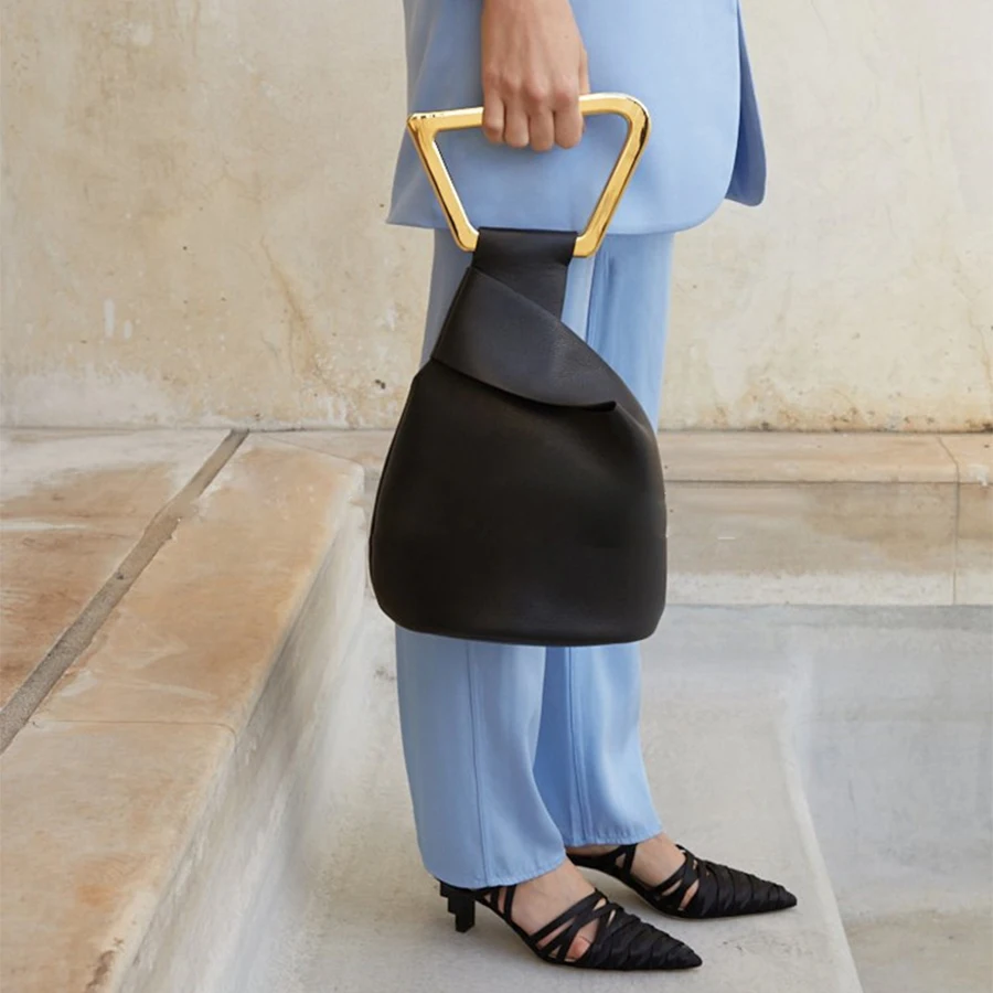 Comprar Bolsos de mano de acrílico personalizados para mujer bolsos de mano de cuero sólido de alta calidad para mujer nuevos bolsos de cubo irregulares de verano