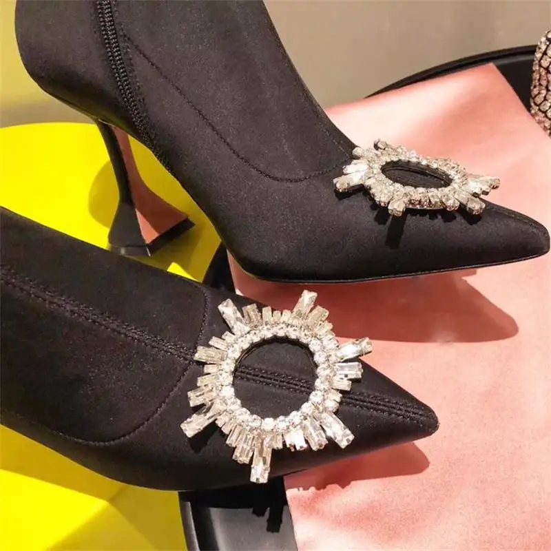 Scarpe donna/зимние женские ботильоны с острым носком; Цвет Черный; короткие женские туфли на высоком каблуке с цветочным узором и кристаллами; женская обувь; botas mujer