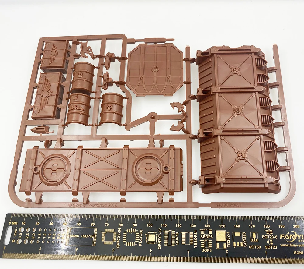 Online Schlacht Hammer 40K Munitorum Armoured Container Für Gloomhaven Krieg Tisch Bord Spiele Holz Modell Holz Panel laser Schneiden