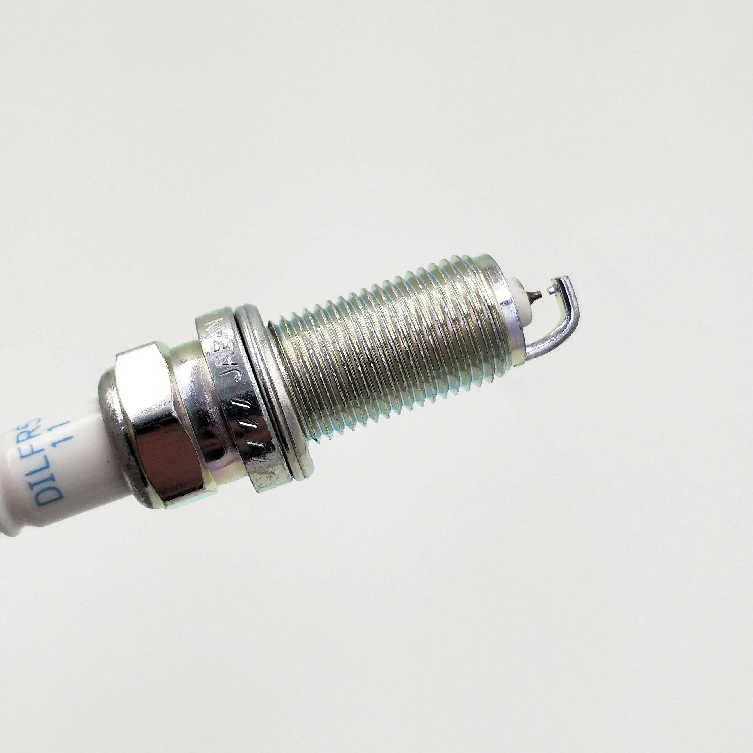 

8PCS hot selling 22401-ZE01B DILFR5A11 22401ZE01B Iridium spark plug