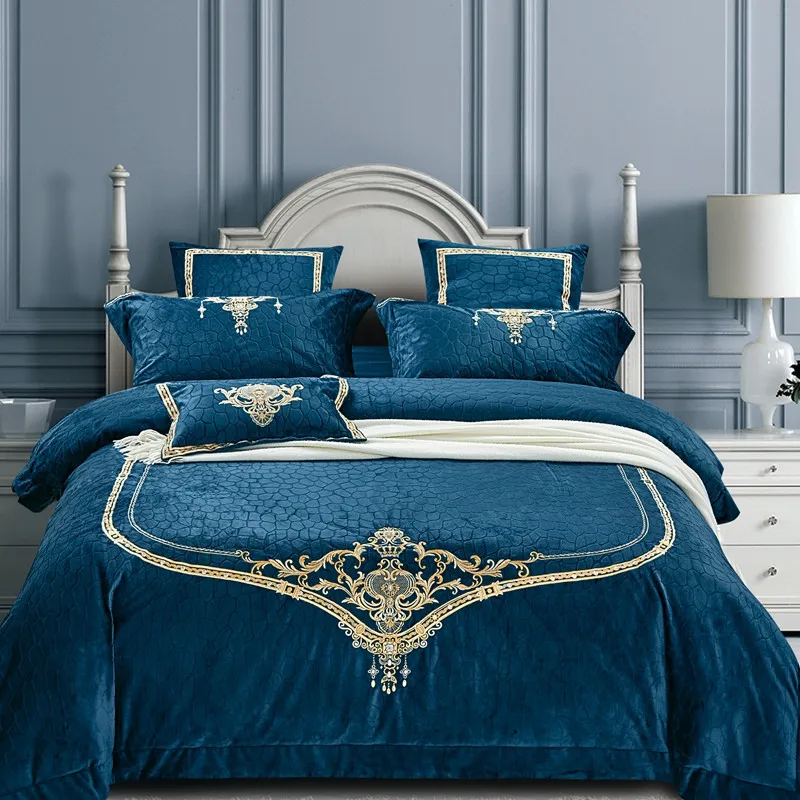 

European Style Chic Premium Embroidery Bedding Set Untra Soft Warm Plush Bed Linen Antique Gray Blue Bedding Set Queen King 4Pcs