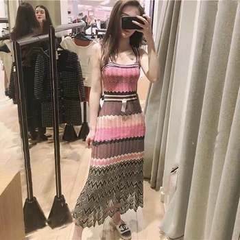 

2020 Spring and Summer New Retro sleeveless hit the color wave striped women's slim Pleated long knitted Dress