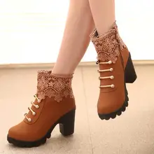 Лидер продаж; женские ботильоны из искусственной кожи с узором; пикантные женские ботинки на толстом каблуке с кружевными манжетами; сезон осень-зима; модная женская обувь Martin черного цвета; mujer