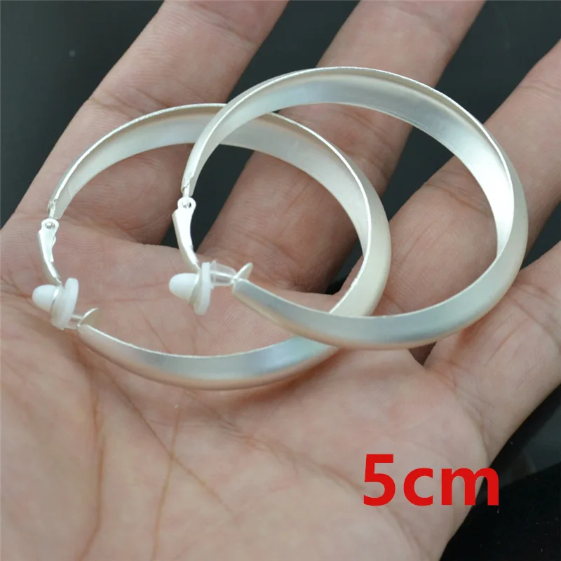silvery clip 5cm Новые клипсы на ухо серьги без пирсинга для женщин без отверстия модные ювелирные изделия Большой Круг Золотое серебряное кольцо Молодежная женская серьга - Окраска металла: silvery clip 5cm