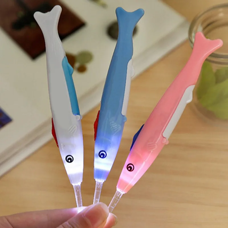 

New Ear Care Spoon Cleaning with LED Lighting Cute Cartoon Animal Earwax Remover Tool Safety Cleaner Spoon for Kids Health 2020
