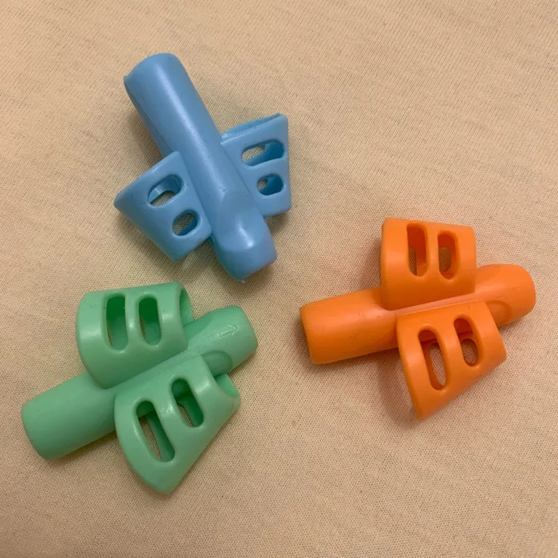 3PCS 3 шт., письменный корректор, ручка-карандаш, Монтессори, игрушки для детей, обучающее устройство, Корректирующее устройство, держатель ручки, ручка - Цвет: 3PCS
