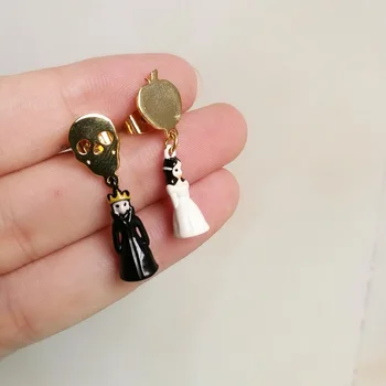 

Earing Oorbellen Brincos Para As Mulheres Design Elements Of Tale Snow And The For Queen Mini Female Miniature Enamel Earrings