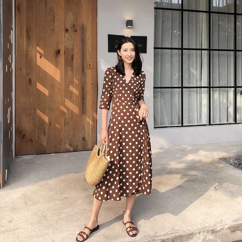 Женское платье в горошек винтажное из шифона с треугольным вырезом и коротким