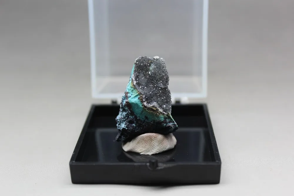 Натуральный Gibbsite минеральные образцы камней и кристаллов целебные кристаллы кварцевые драгоценные камни коробка