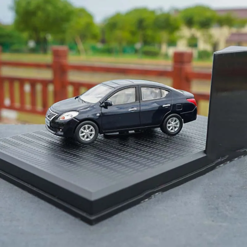 Модель автомобиля Nissan Sunny масштаб 1:43 статическая модель литье под давлением