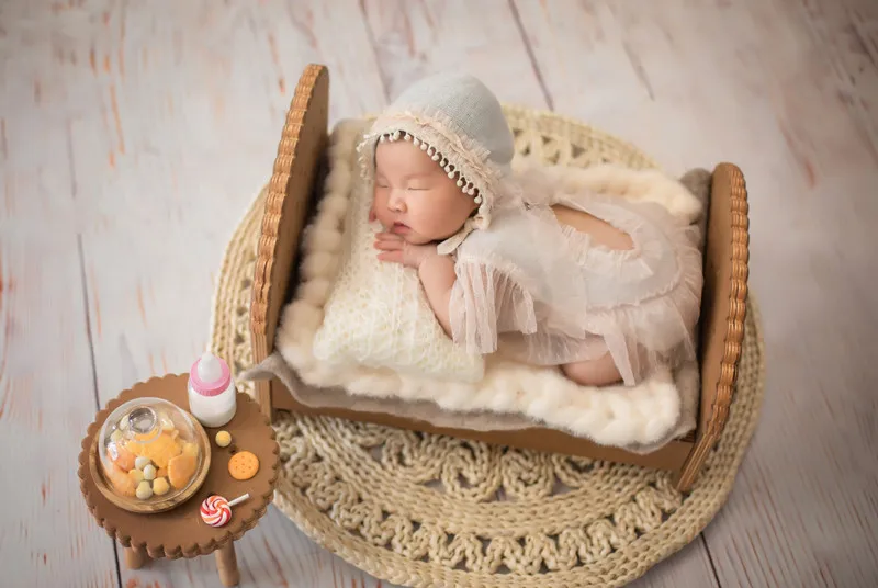 Baby Photography Props Wooden Biscuit Bed Small Table Dessert Mini Props Full-moon Baby Posing Props Sweet Decorations