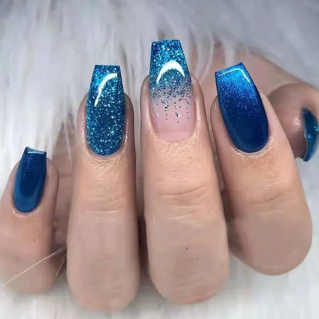 Bộ móng tay dán 24 mảnh màu xanh da trời gradient glitter dạng ballerina: Với bộ móng tay dán Sky Blue Glitter Gradient Ballerina False, bạn có thể tự tay tạo kiểu móng tuyệt đẹp như các chuyên gia nail. Với màu xanh da trời gradient glitter lấp lánh, bạn sẽ thật rực rỡ cho đến từng chi tiết.