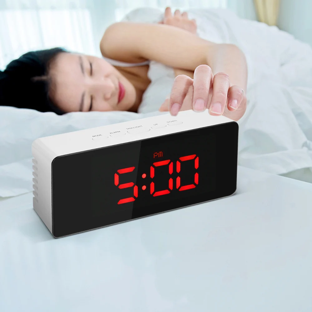

Digital Alarm Clock LED Mirror USB & Battery Desktop Clock 12H/24H Temperature Display with Snooze Function Adjustable LED