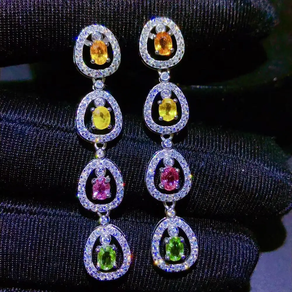 Brincos-de-safira-de-cor-natural-J-ia-rara-da-senhora-da-parte-alta-da ...