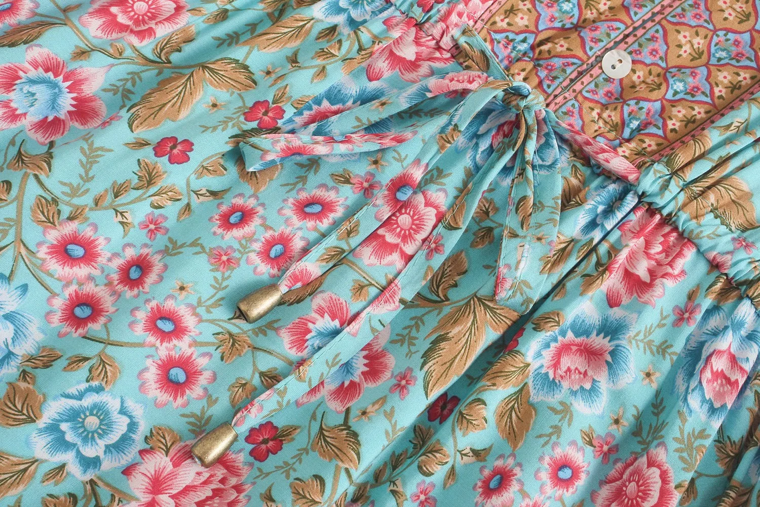 Maxi-jurk, A-lijn, all-over print, V-hals, knoopsluiting, saliegroen
