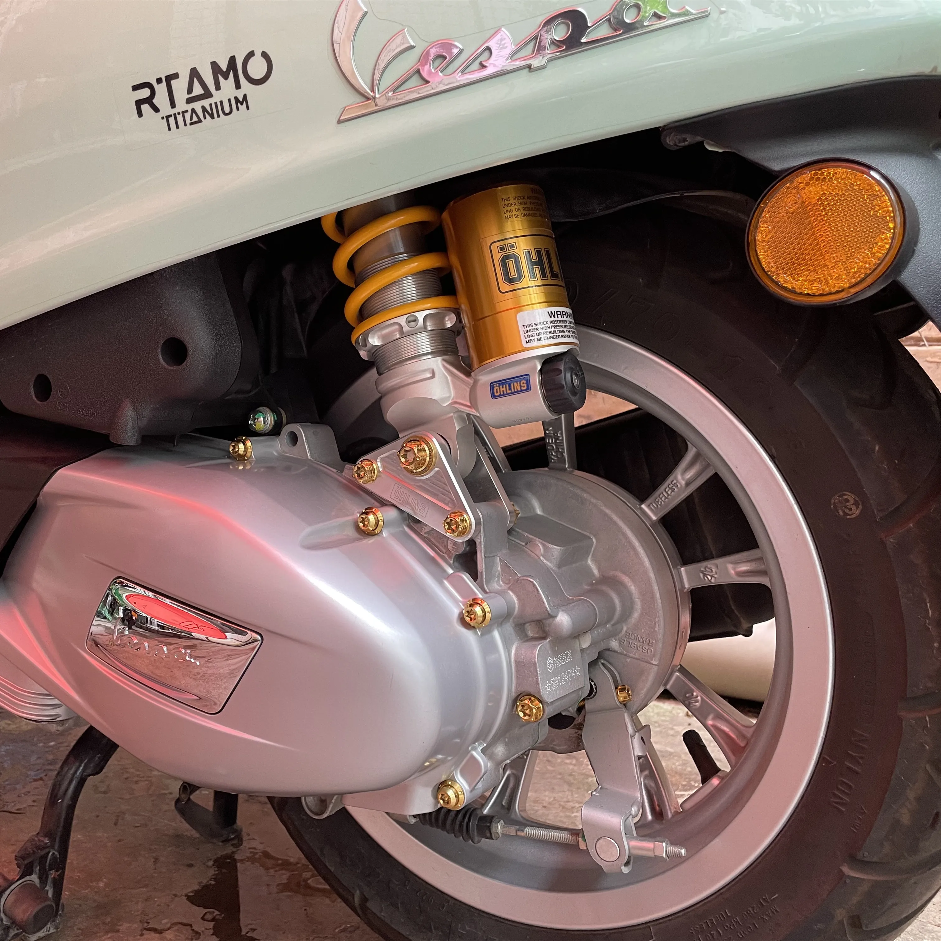

RTAMO | (11 PCS) Titanium Engine Cover + Oil Sump Bolts Kit for Vespa Sprint 150/ Primavera