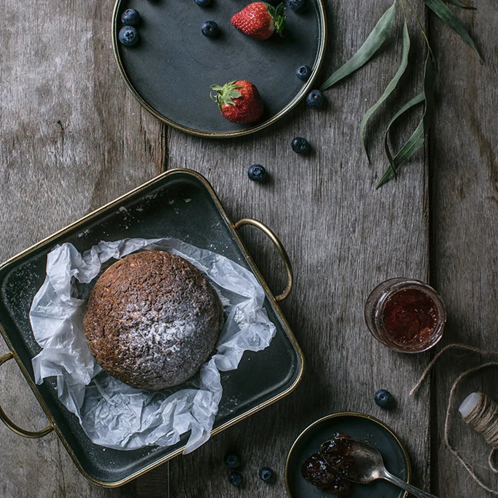 

Ins Nordic Retro Rural Metal Bread Plate Vogue Chic Dessert Cake Tray Jewelry Display Storage Tray for Home Decor Shooting Props