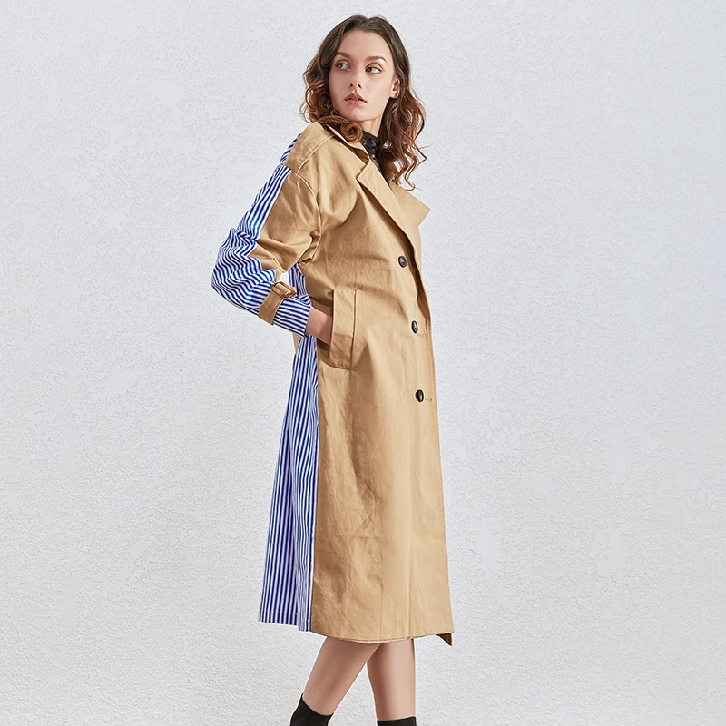 Женская ветровка в полоску TWOTWINSTYLE разноцветная с отложным воротником длинными