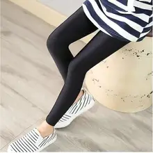 Детская одежда; сезон весна-лето; стиль; эластичные детские леггинсы; Блестящие брюки для девочек; универсальный облегающий крой в Корейском стиле