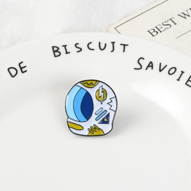 Fashion Exquisite Brooch High Archives Enamel Originality Badge Astronaut Real Helmet Alloy Oil Dripping Brooch Free Delivery