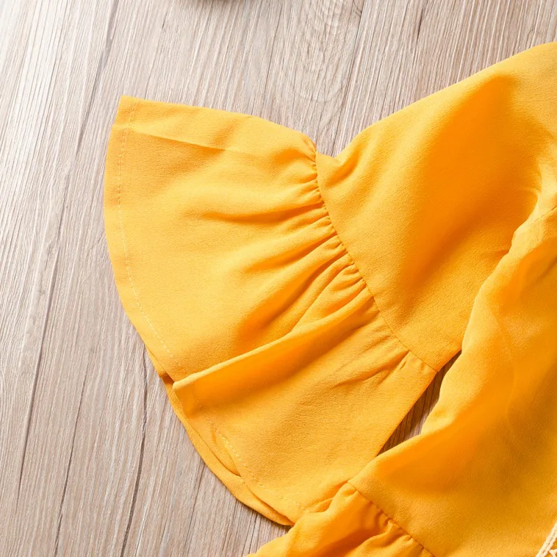 Осенняя хлопковая футболка с длинными рукавами для новорожденных девочек; милая однотонная Удобная футболка принцессы желтого цвета с кружевом