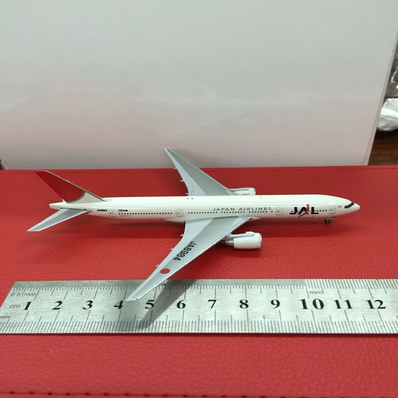 1:500 оригинальная посылка Boeing 777-200 Jal Jet пассажирский самолет статический дисплей коллекция литья под давлением Рождественский подарок