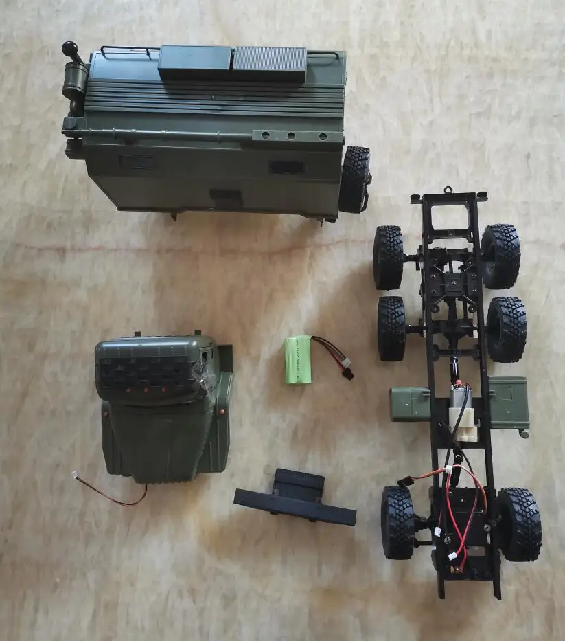 Военный автомобиль WPL B36 модель Урал 1/16 2 4G зарядное устройство для заднего ковша