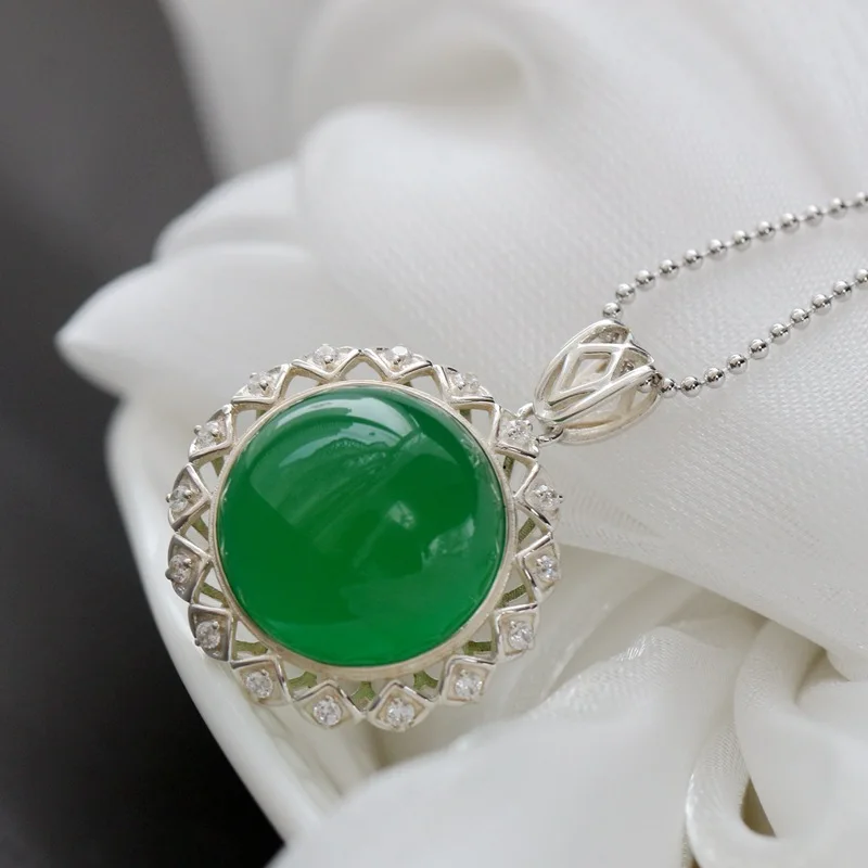 

National standard 925 sterling silver inlaid with natural green chalcedony fashionable ladies silver pendant, anti-allergic