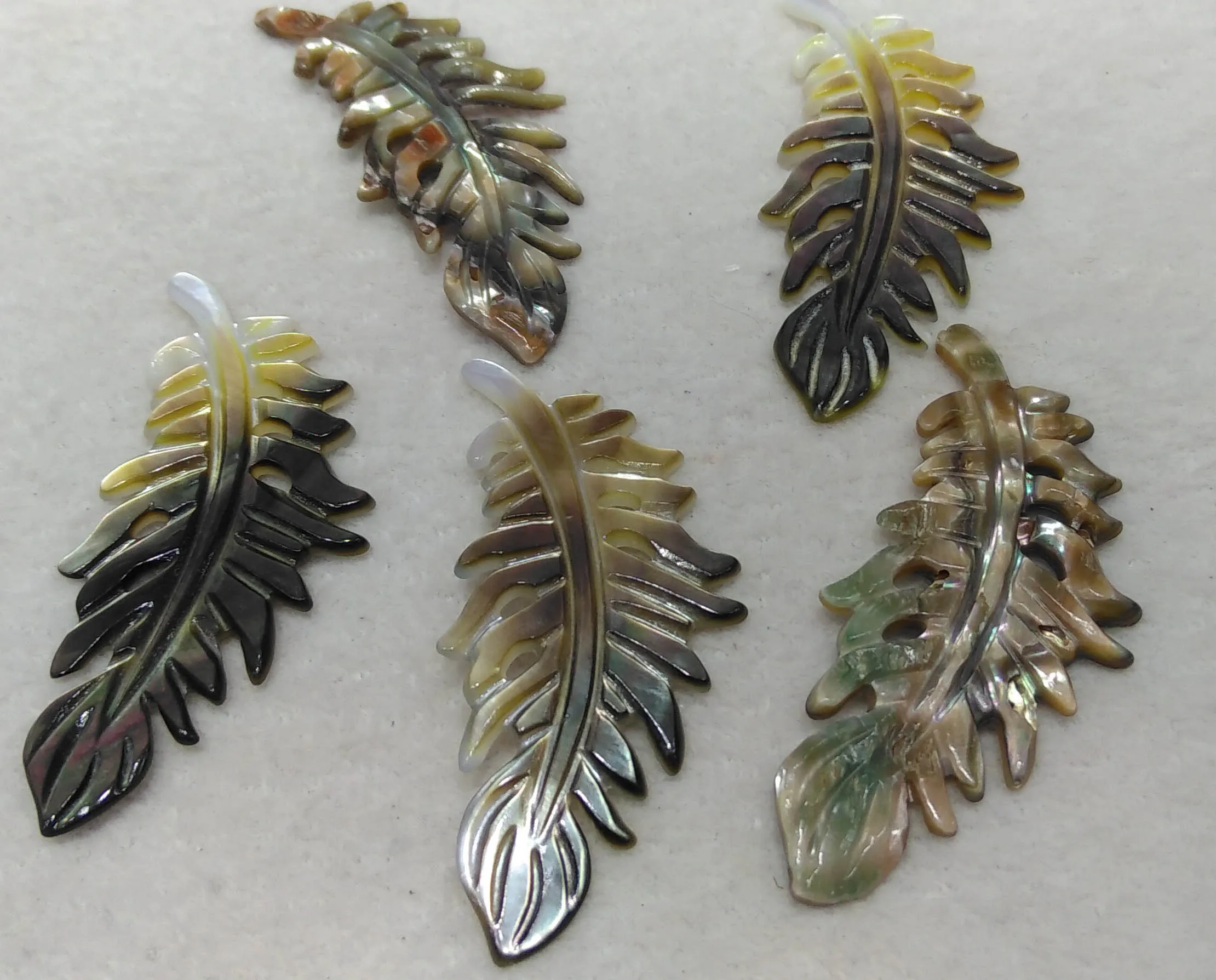 

6pcs Natural Mother of Pearl Tropical Monstera Leaf Pendants Hand Carved Black Shell Leaf Beads focal 40mm high quality