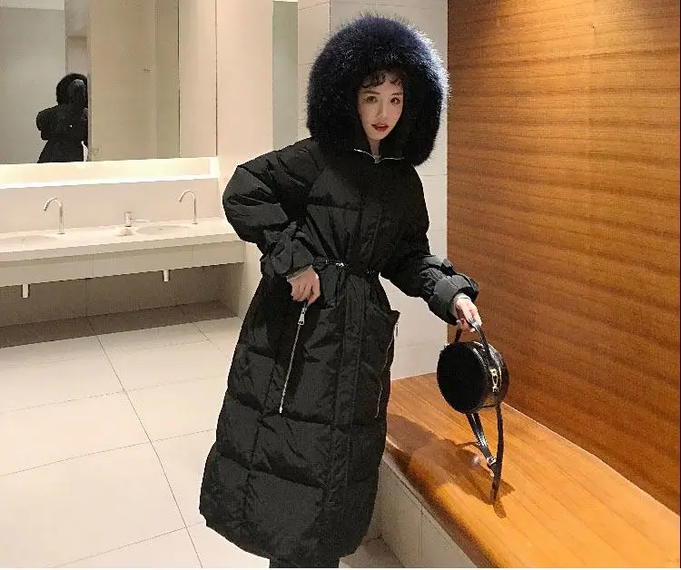 Новое зимнее женское утепленное плотное длинное пальто с капюшоном из натурального меха енота Женская Повседневная Куртка Свободная парка C193