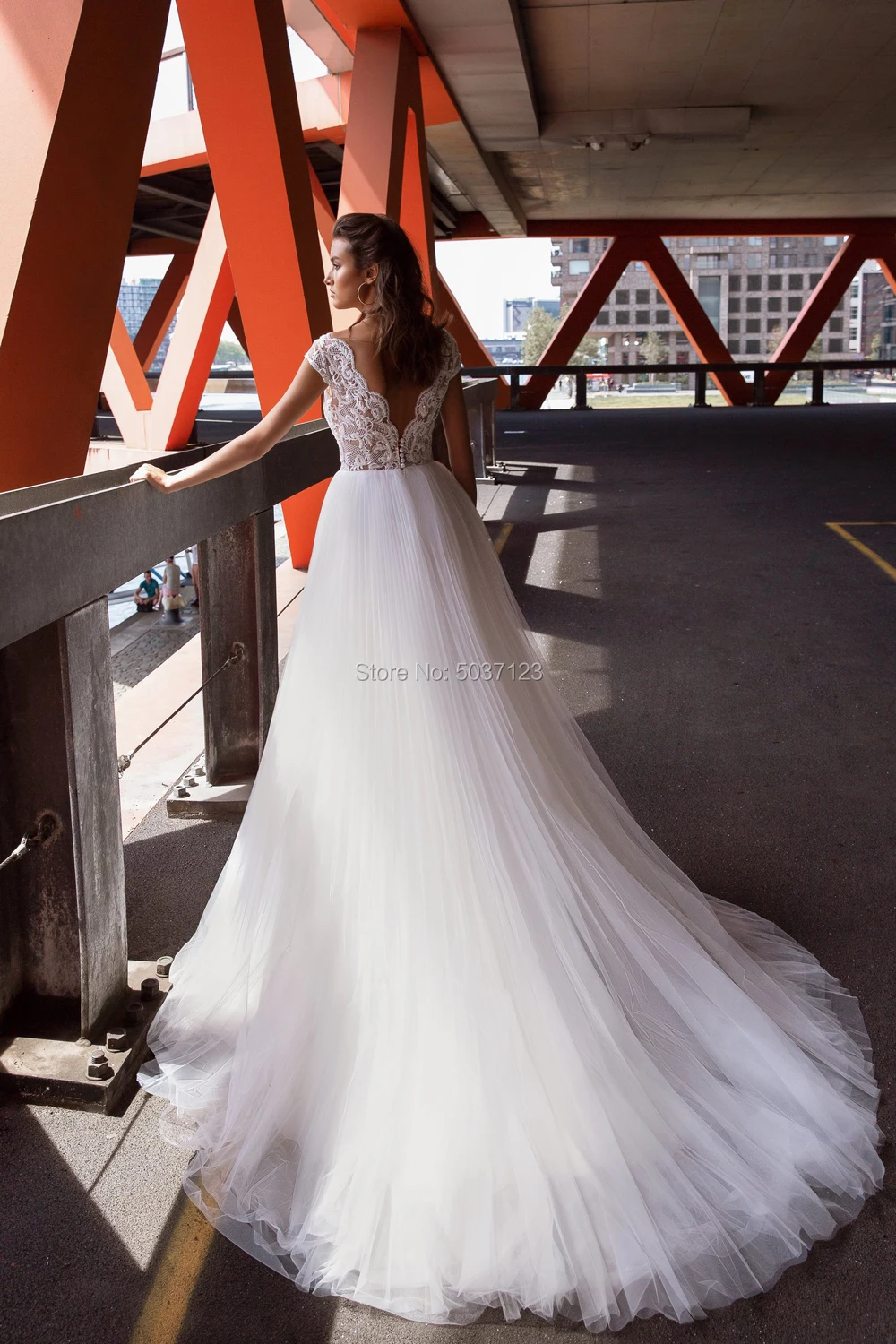 Кепки рукава Свадебные платья с v-образным вырезом кружевное платье с вышивкой и открытой спиной без рукавов развертки поезд свадебные платья, платья невесты свадебное платье Vestido de noiva