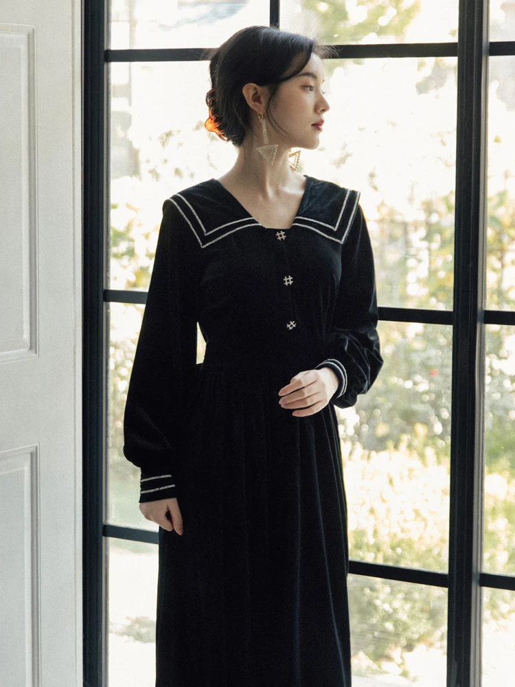 Original light luxury retro black velvet dress above
